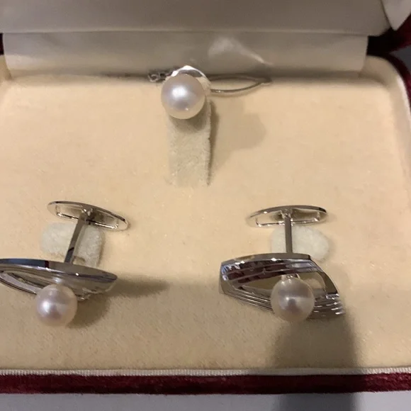 Mikimoto Silver and pearl tie tack and cuff links - Picture 3 of 5